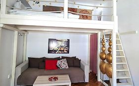 Gallery Flat In Party District