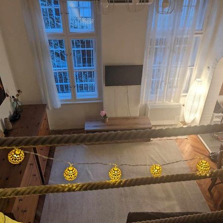 Gallery Flat In Party District Budapest Esterno foto