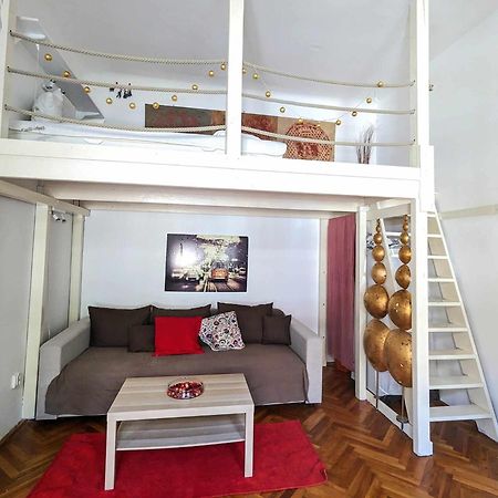 Gallery Flat In Party District Budapest Esterno foto