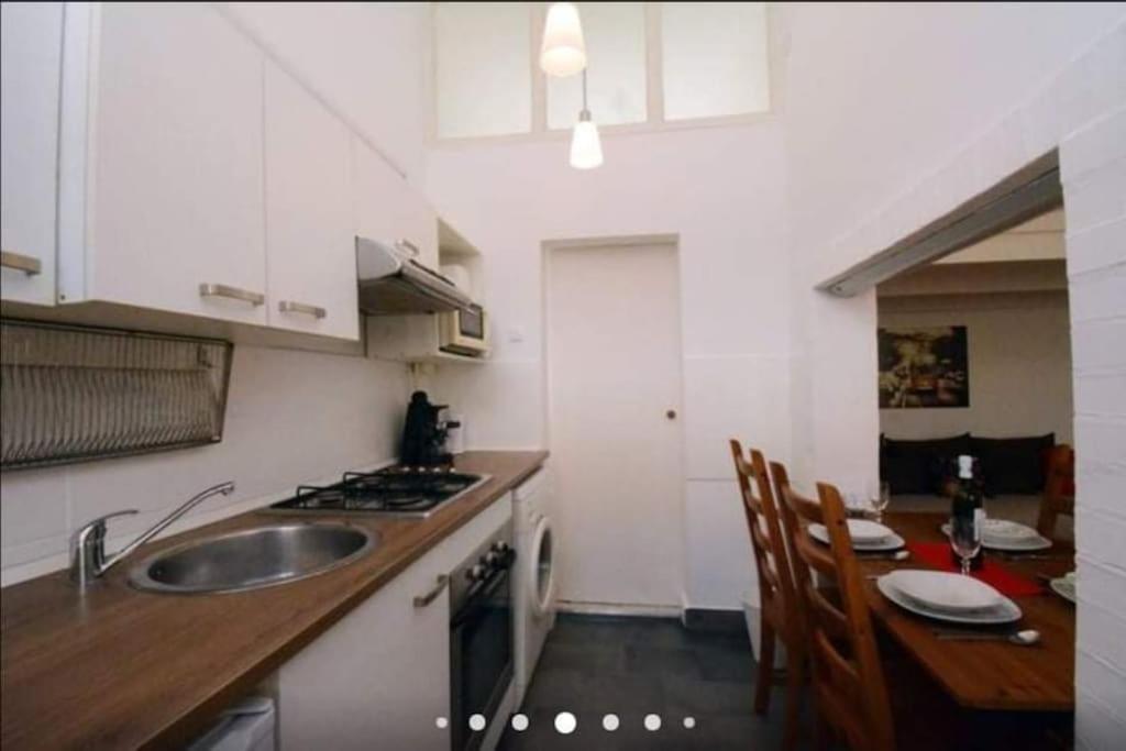 Gallery Flat In Party District Budapest Esterno foto