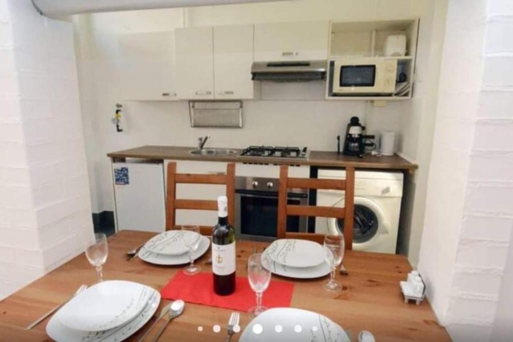 Gallery Flat In Party District Budapest Esterno foto