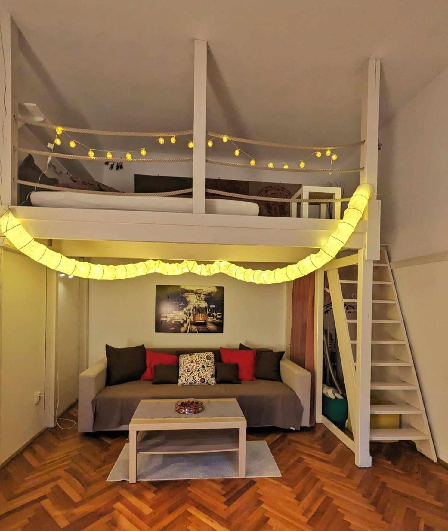 Gallery Flat In Party District Budapest Esterno foto