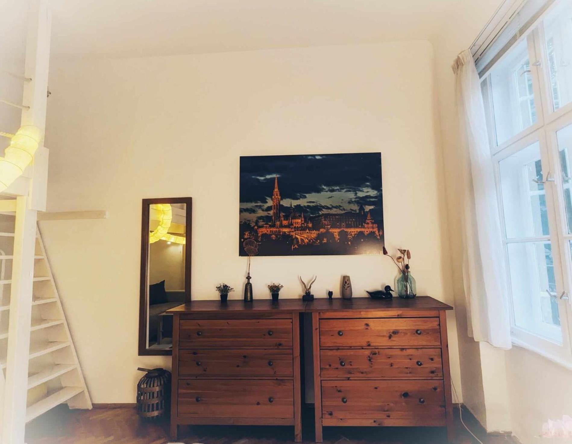 Gallery Flat In Party District Budapest Esterno foto