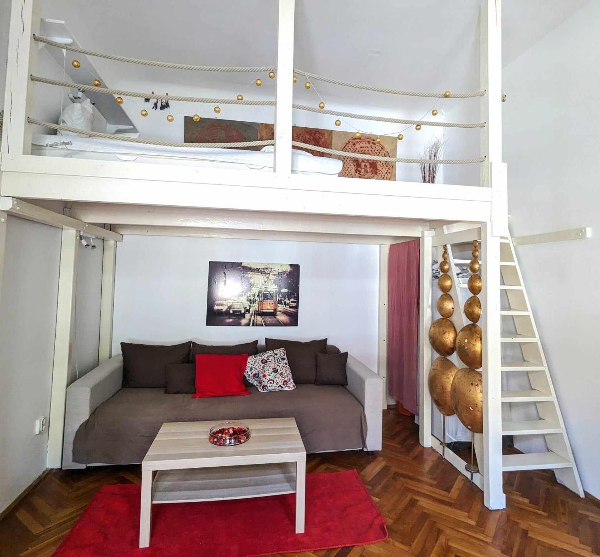 Gallery Flat In Party District Budapest Esterno foto